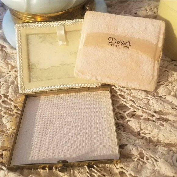 Vintage Dorset Square Gold Powder Compact With Mirror, Puff & Screen - Picture 5 of 10